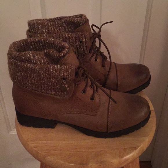 Boots - Picture 2 of 4